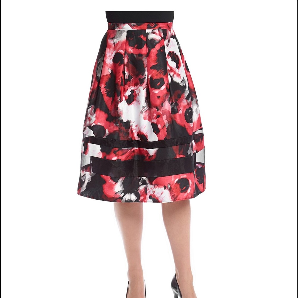 ***SOLD*****NWT Relativity size 2X skirt. Blac